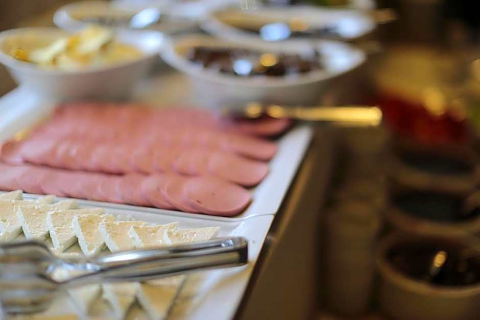 Shoestring Cave House