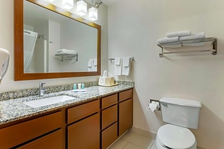 2 Queen Beds, Suite, Nonsmoking