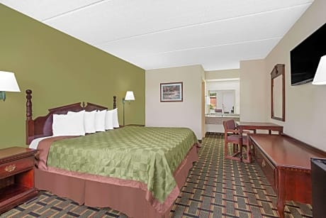 1 King Bed Non-Smoking