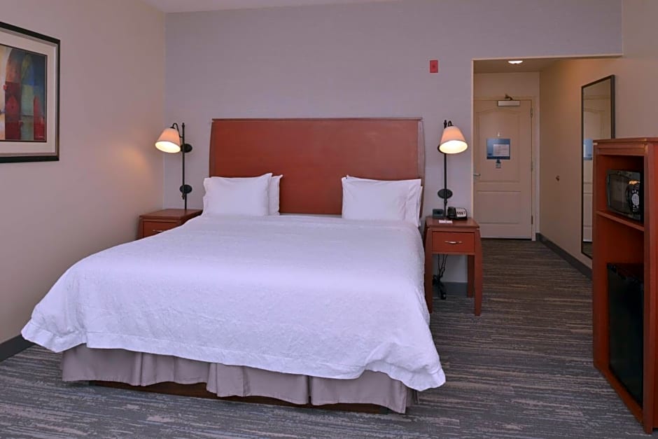 Hampton Inn By Hilton And Suites Bakersfield North-Airport