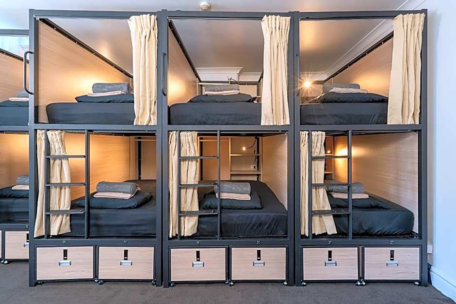 Tequila Sunrise Hostel Surfers Paradise