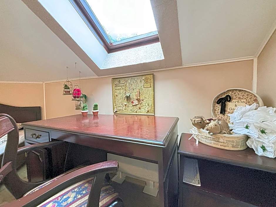 Rabbit's Loft - 2 Bedrooms, Theme Room, Free Parking