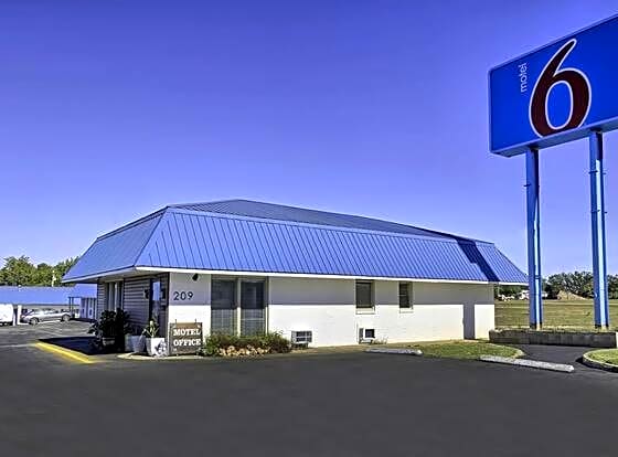 Motel 6 Sullivan MO