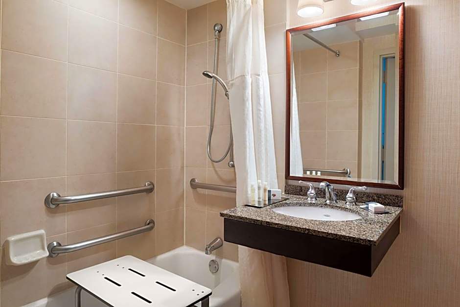 DoubleTree By Hilton Somerset Exec. Meeting Center