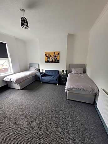 Basic Triple Room with Shared Bathroom