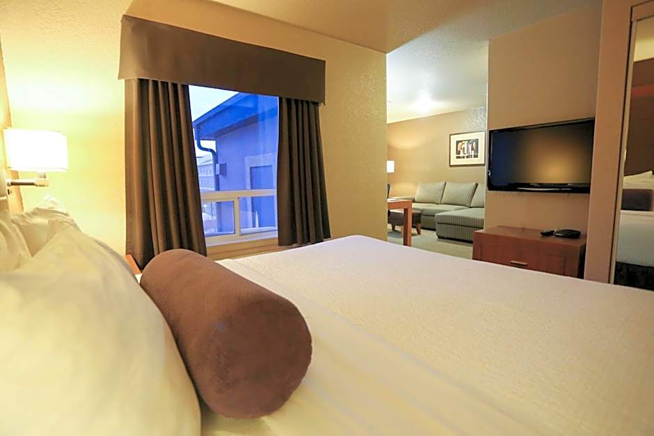 Prairie Crest Calgary Airport by IHG
