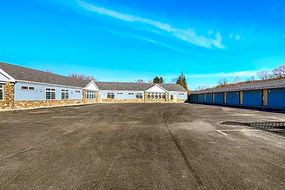 Rodeway Inn & Suites
