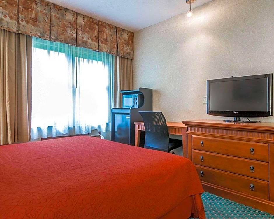 Econo Lodge Glens Falls / Lake George
