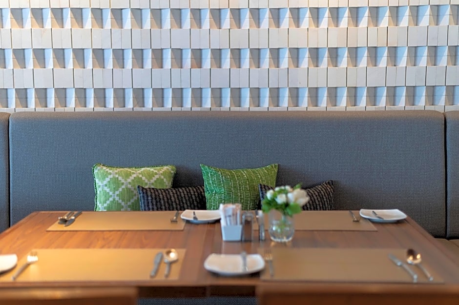 Woodlands Suites, Serviced Residences