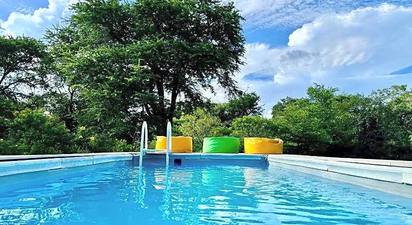 Funky Leopard Safari Lodge Bordering Yala National Park