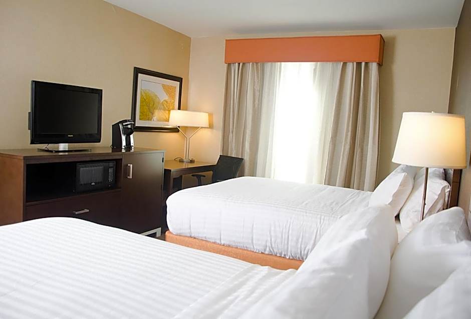 Holiday Inn Express Hotel & Suites Watertown - Thousand Islands By IHG