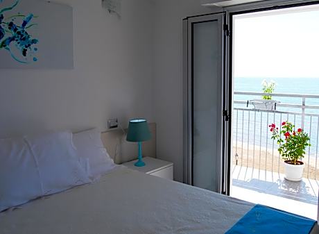Double Room with Balcony and Sea View
