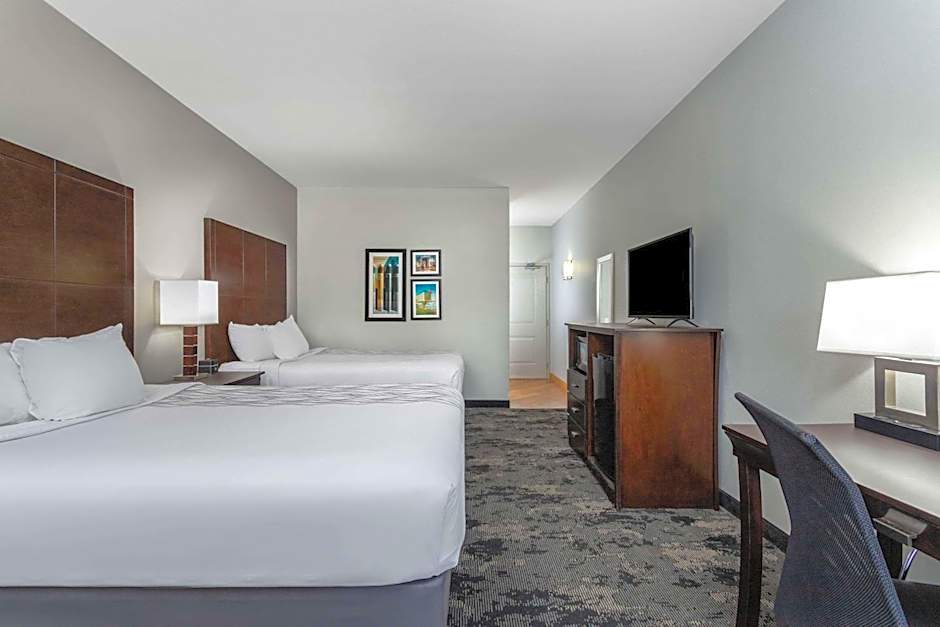 La Quinta Inn & Suites by Wyndham Columbus - Edinburgh