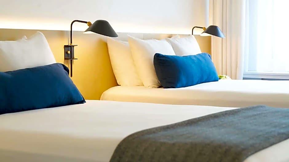 The Chicago Hotel Collection Ambassador Gold Coast