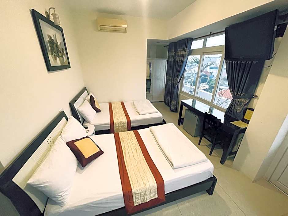 Canary Hue Hotel
