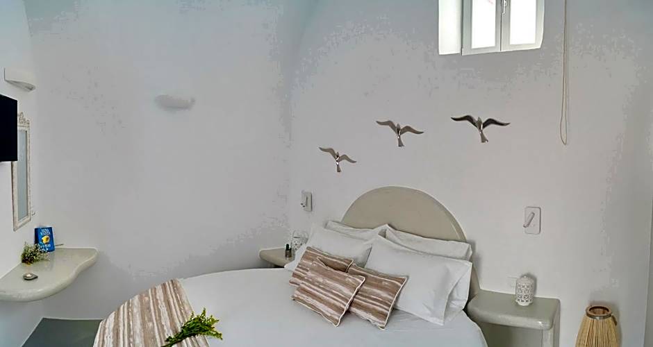 Golden Stone Santorini Suites