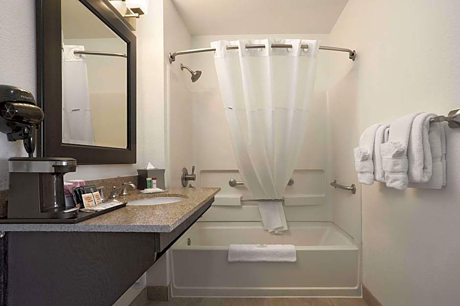 Infinity Inn & Suites