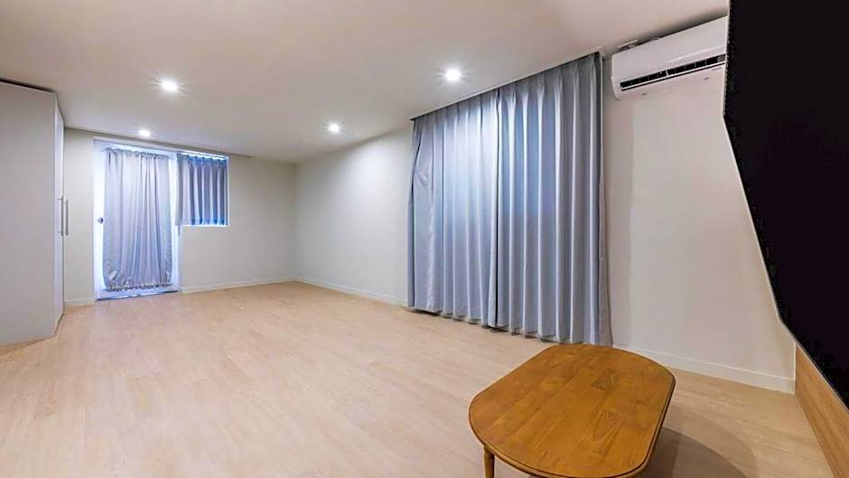 DongBaek Hotel Gohyeon