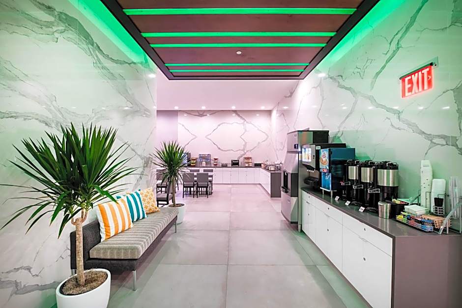 Wingate by Wyndham Long Island City