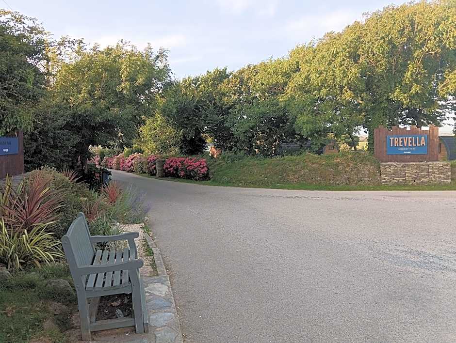 16 Lakeview, Pelham Retreat