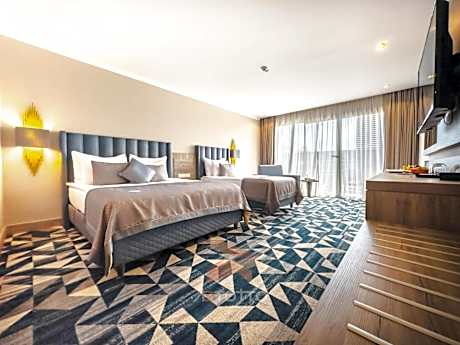 Double or Twin Room with Partial Sea View