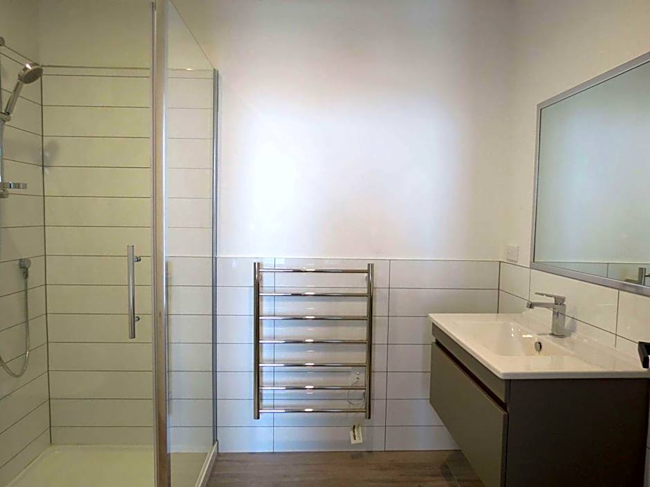 Ramada Suites Victoria Street West