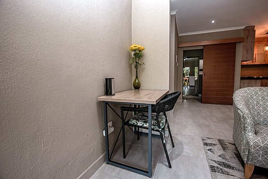 Bushbaby Valley Lodge