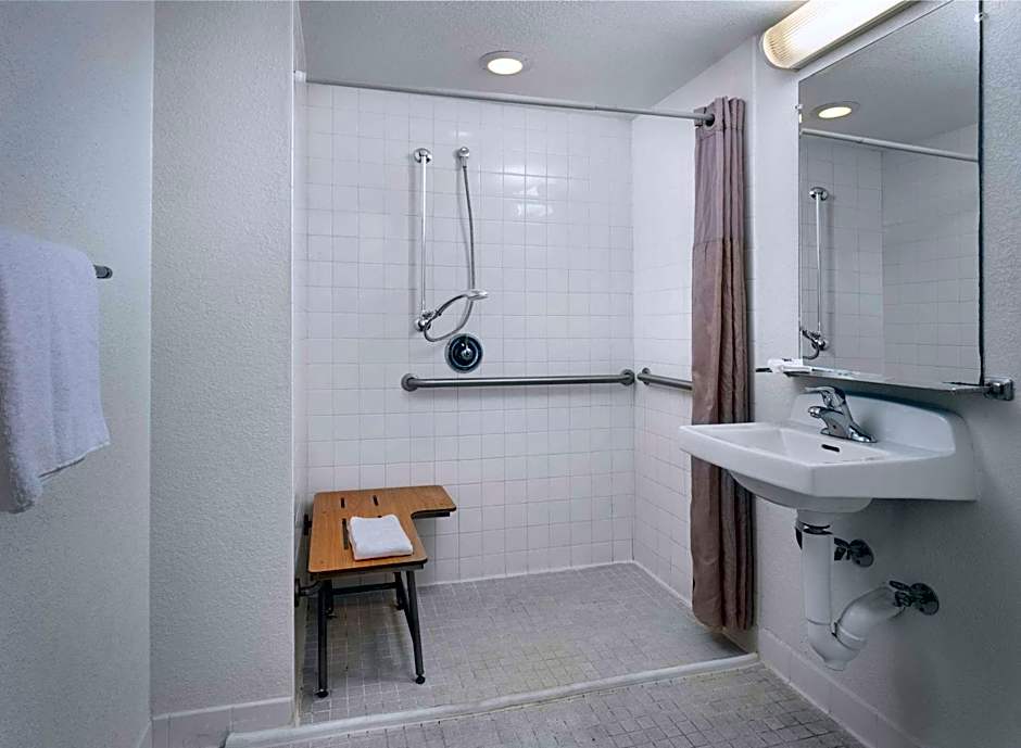 Motel 6-San Simeon, CA - Hearst Castle Area