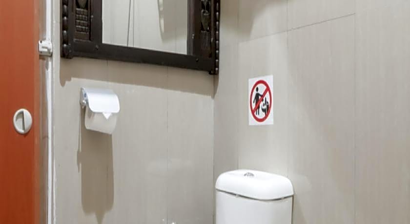 RedDoorz Syariah Plus near Trans Studio Cibubur