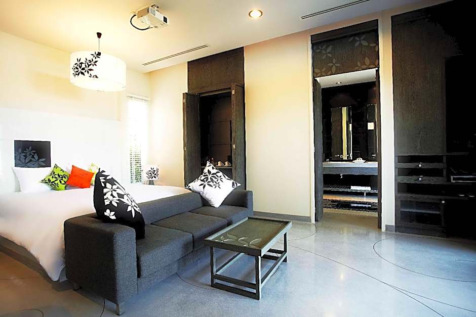Foto 1 di 18 di Sky, Jacuzzi®, Beachfront