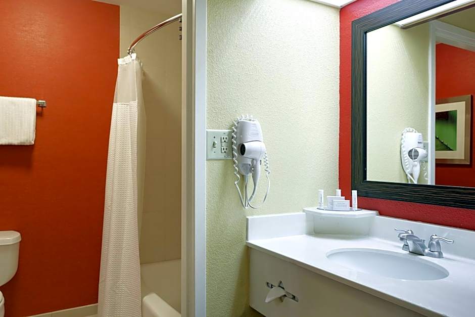 Courtyard by Marriott Chesapeake Greenbrier