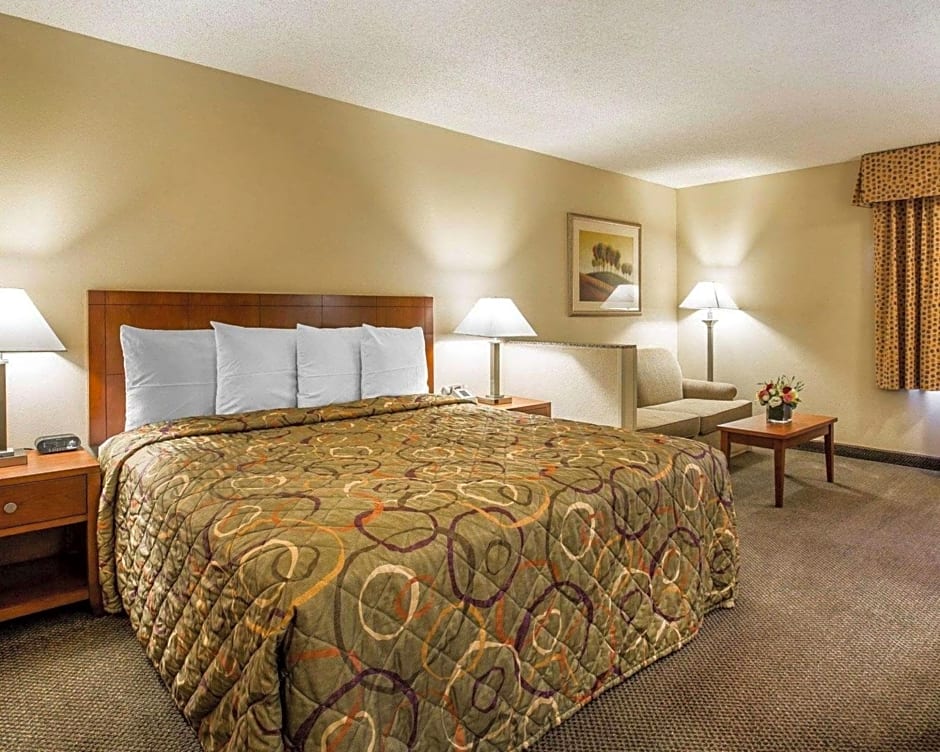 Rodeway Inn and Suites Bakersfield