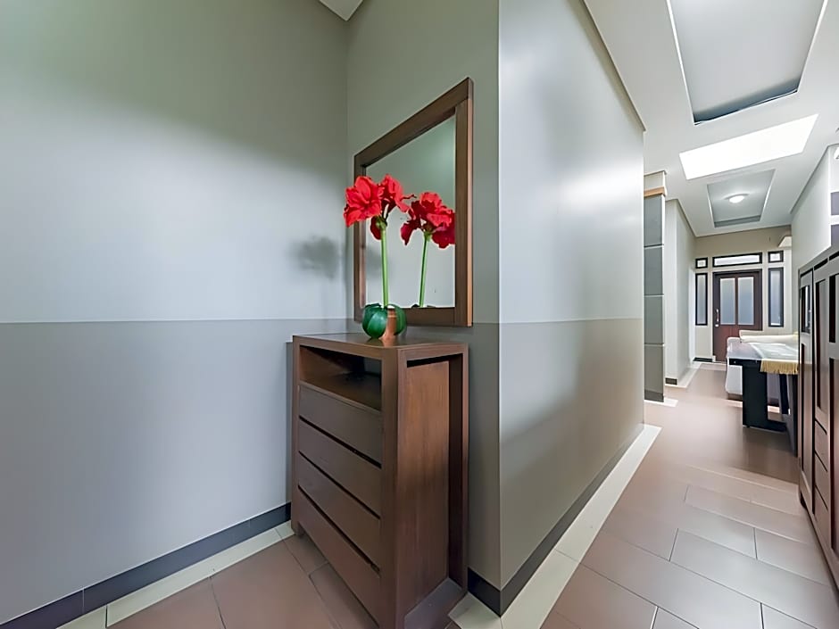 RedDoorz Syariah near Politeknik Negeri Bandung Campus – Bandung, KY