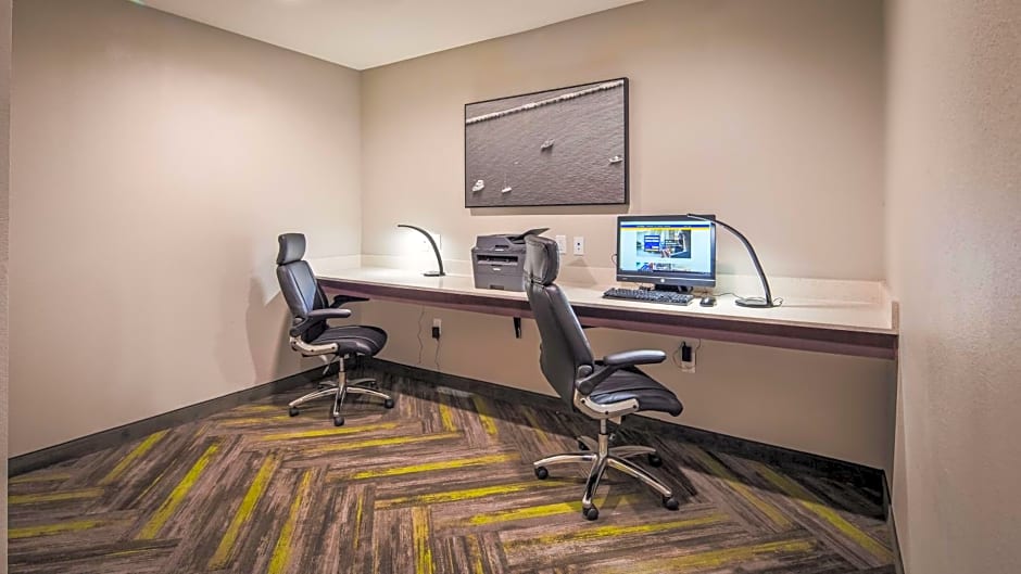 Best Western Plus Bay City Inn & Suites