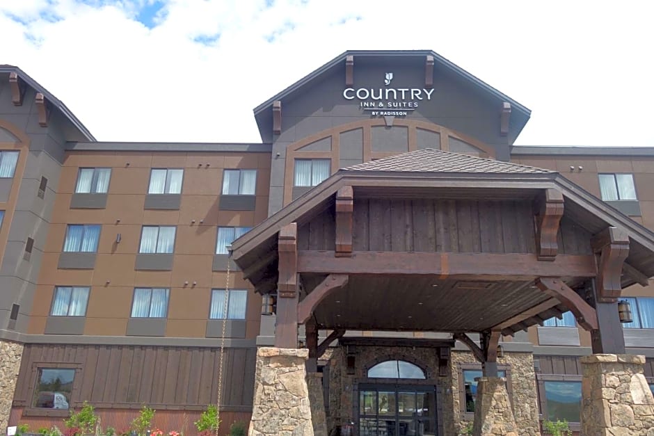 Glacier International Lodge