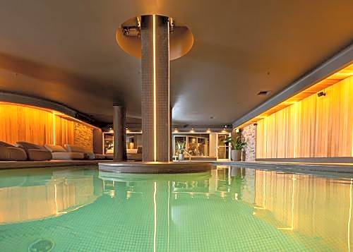 Manoir Victoria Hotel