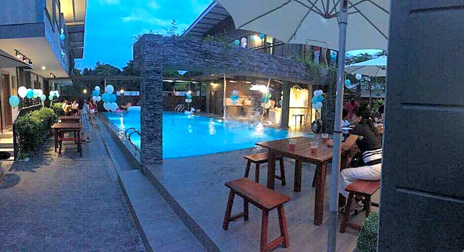 Kluang Container Swimming Pool Hotel