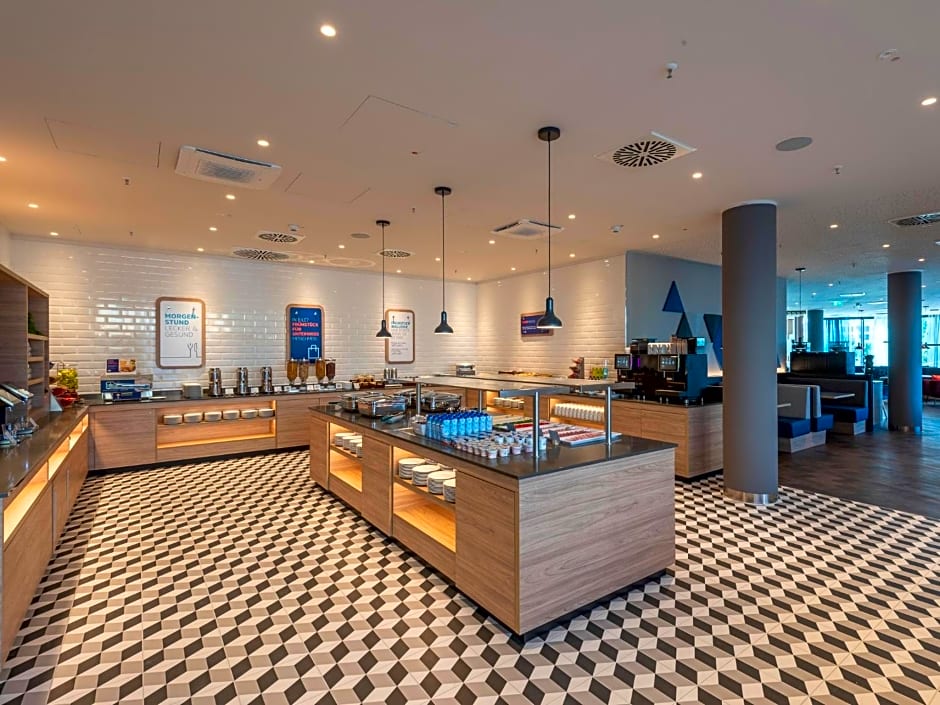 Holiday Inn Express Dusseldorf- Hauptbahnhof By IHG