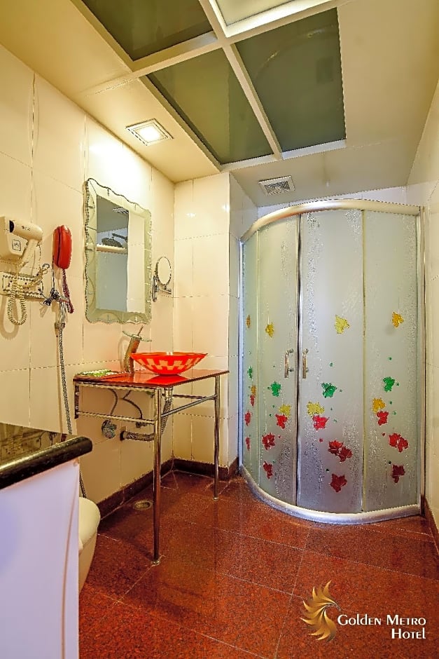 Golden Metro Hotel
