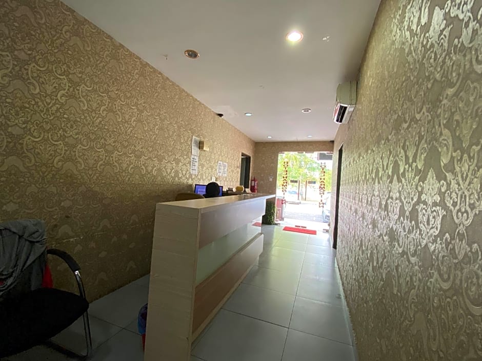 OYO 89760 Harmoni Inn Hotel