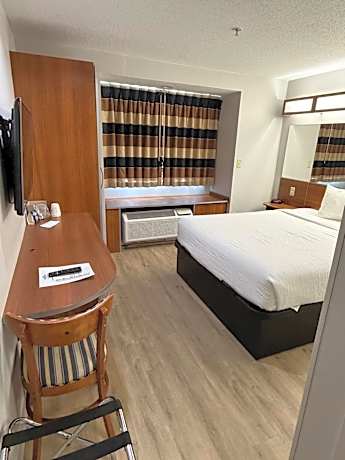 1 Queen Bed Non-Smoking