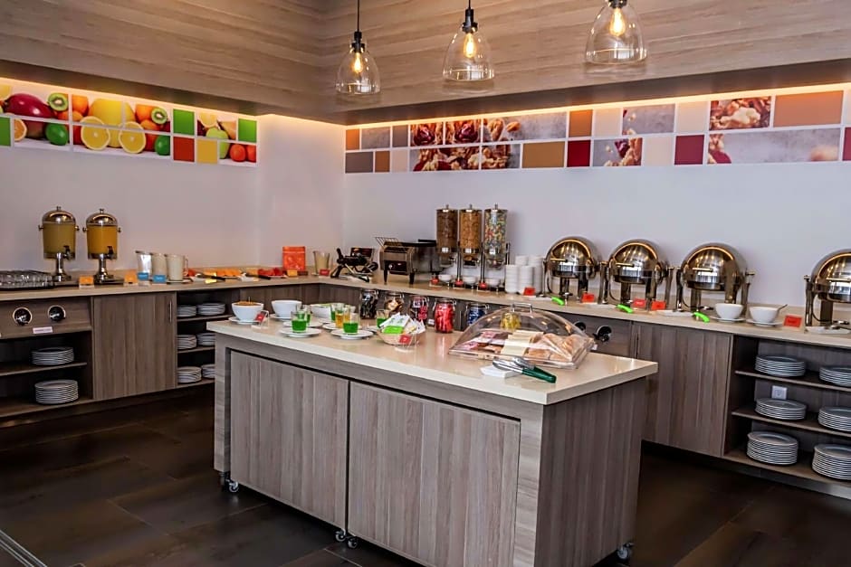 Hampton Inn & Suites By Hilton Puebla