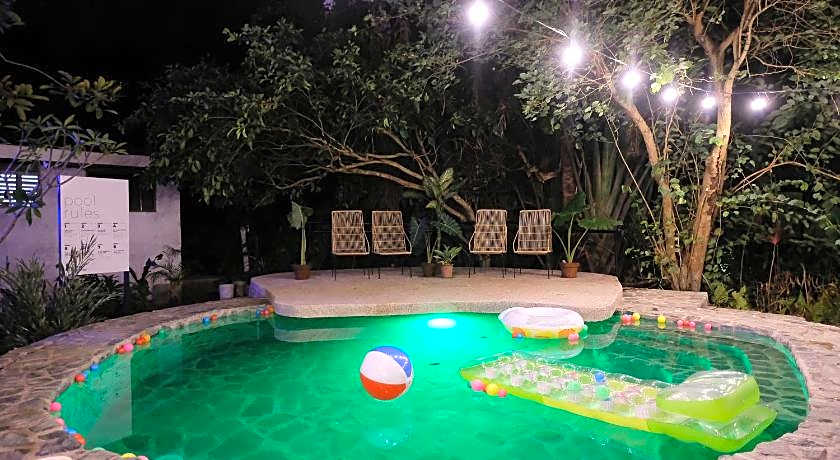 Mad Monkey Dumaguete