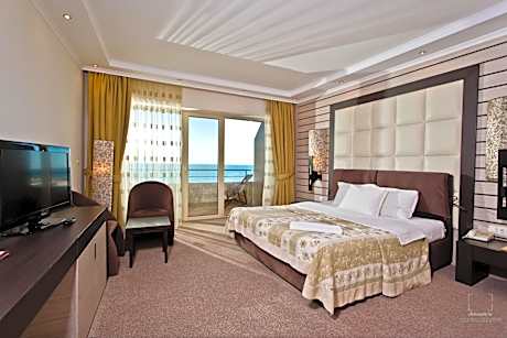Double or Twin Room with Sea View