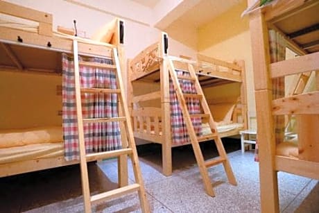 Bed in 8-Bed Mixed Dormitory Room