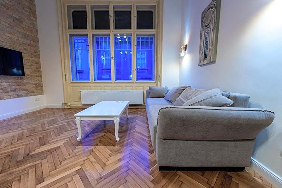 VISAJ Deluxe Downtown