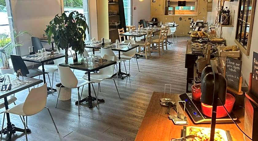 Standing Hotel Suites by Actisource