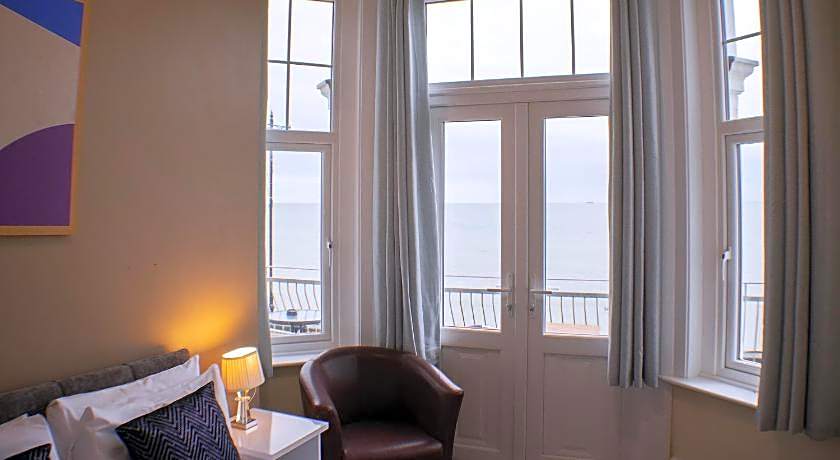 OYO Shanklin Beach Hotel