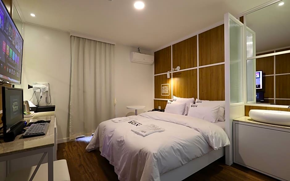 Box Hotel