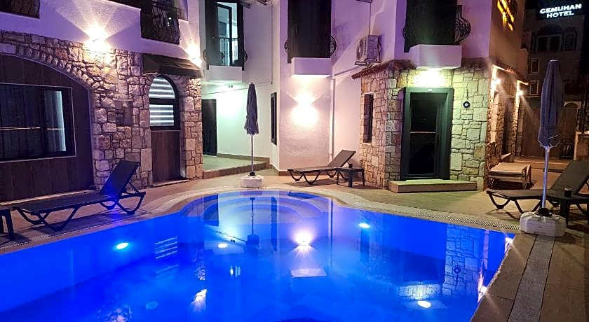 WB WEEKEND HOTEL AND SUITES